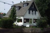 Vrijstaande woning Hasselt. Gehele buitenschilderwerk uitgevoerd, gevels gesausd en woning voorzien van isolatieglas.
